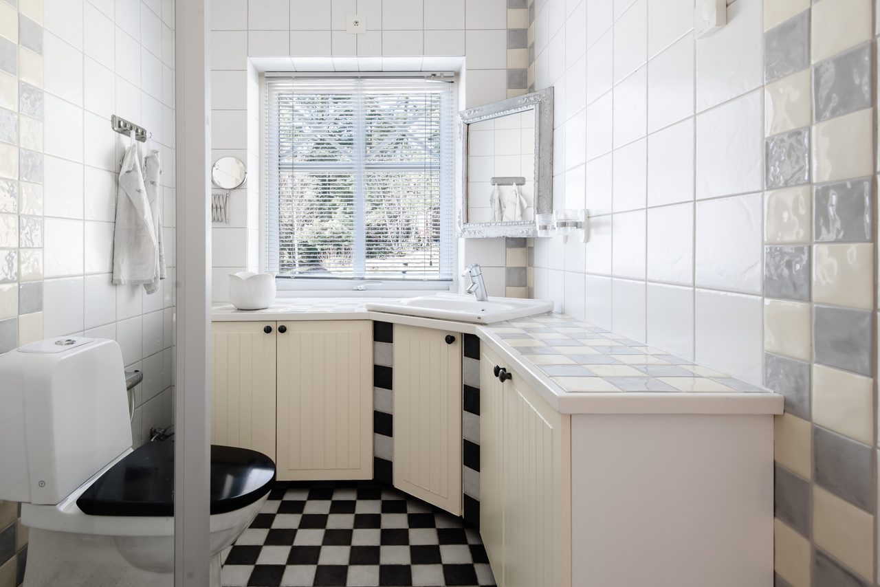 Karlsuddsvägen 15