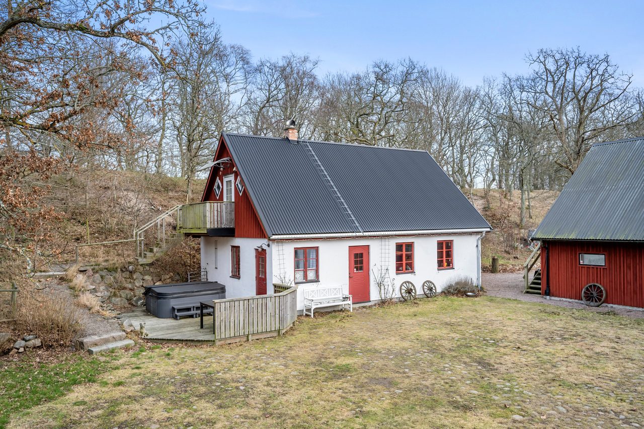 Verktadsbyggnad med lägenhet