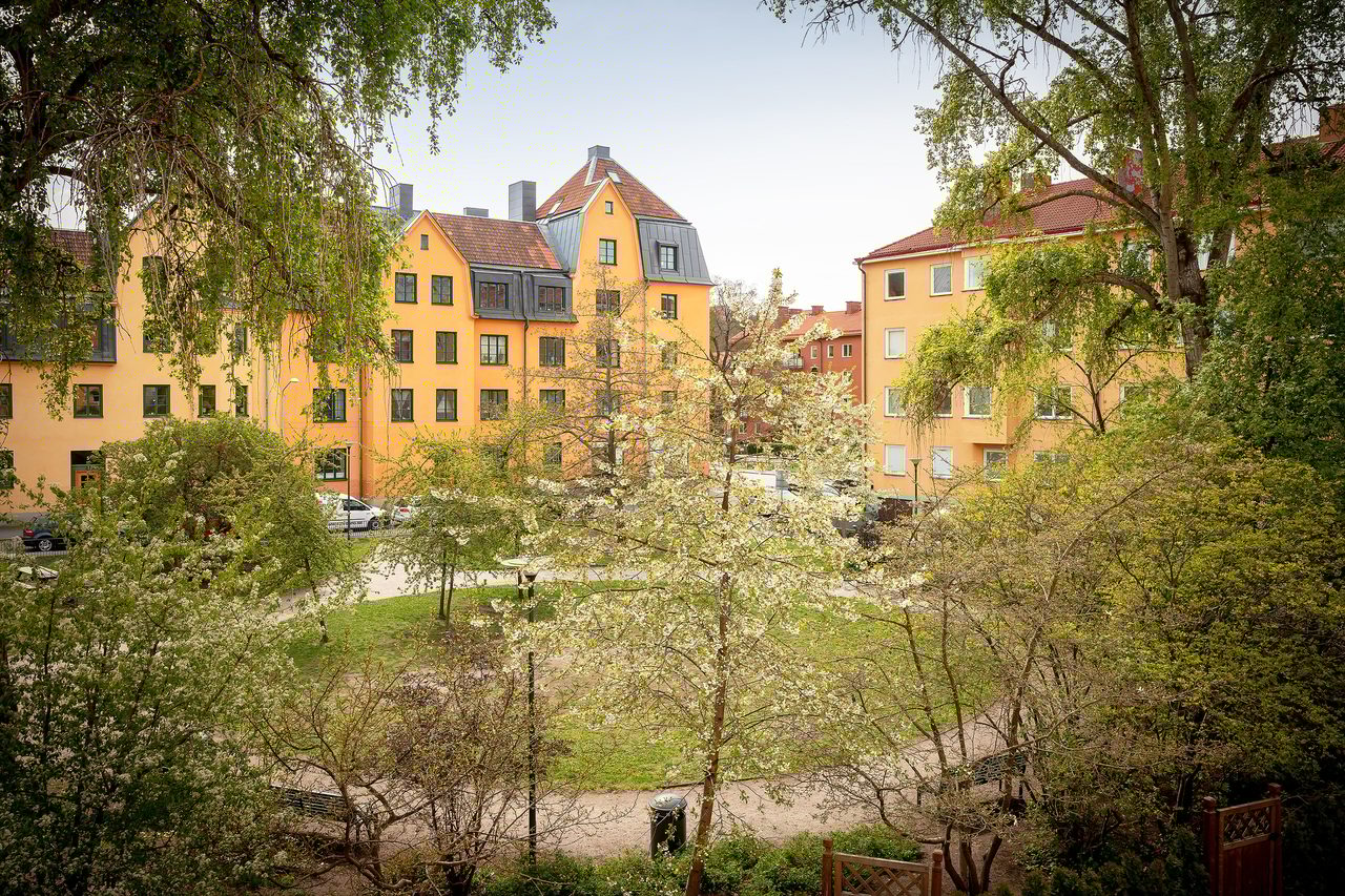 Mysiga Manhemsplatsen intill fastigheten