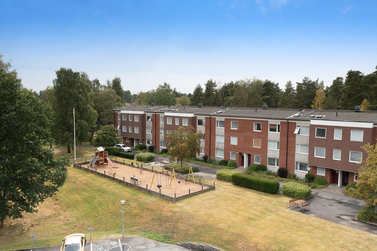 På Hovslagaregatan bor man med närhet både till barnomsorg, kommunikation och promenadstråk.