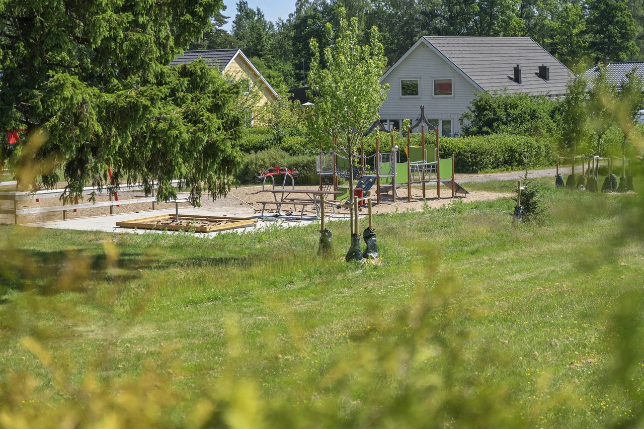 Perfekt plats för barnlek bara någon minut bort.