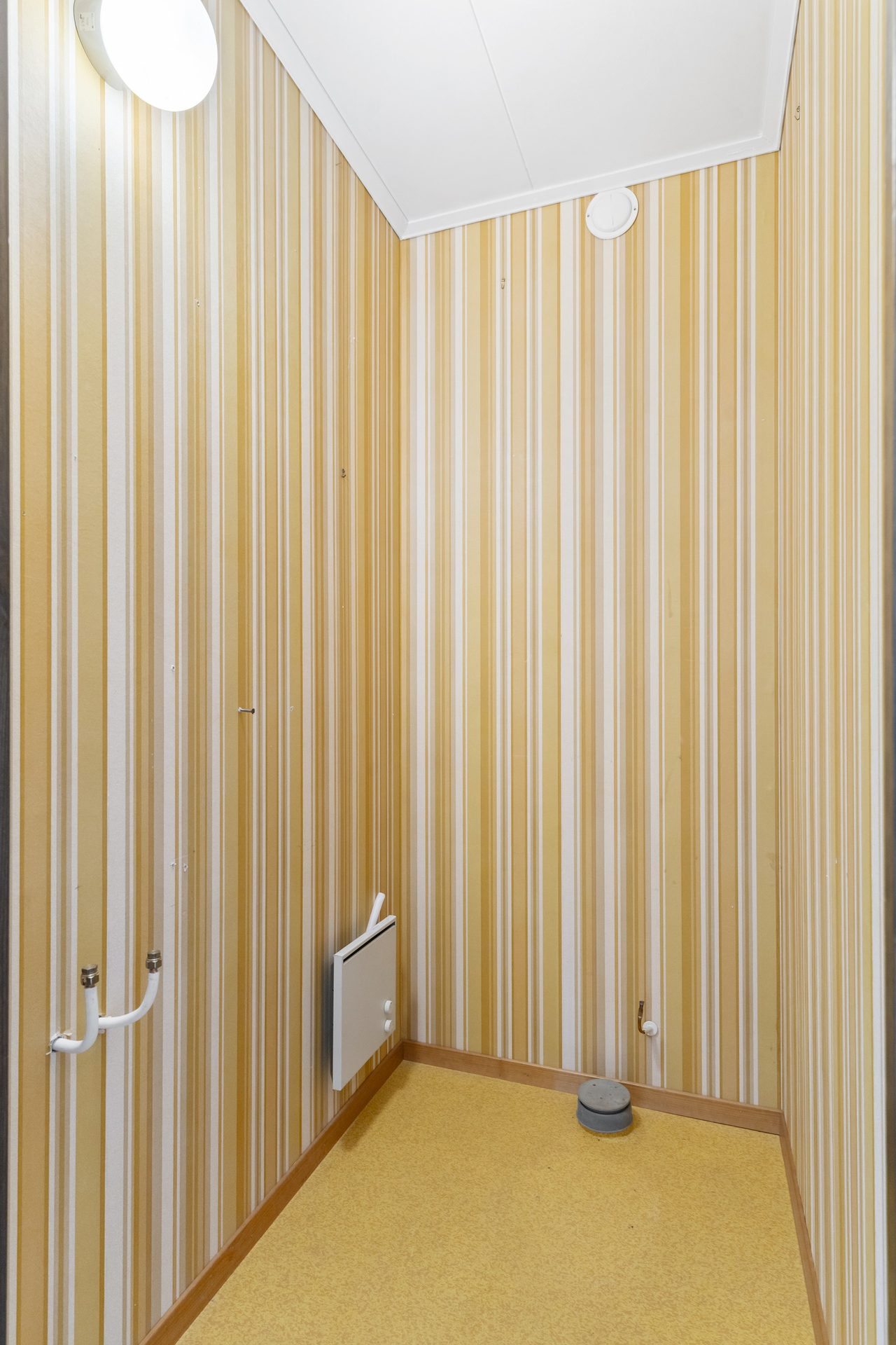 Detta utrymme återfinns innanför hallen.