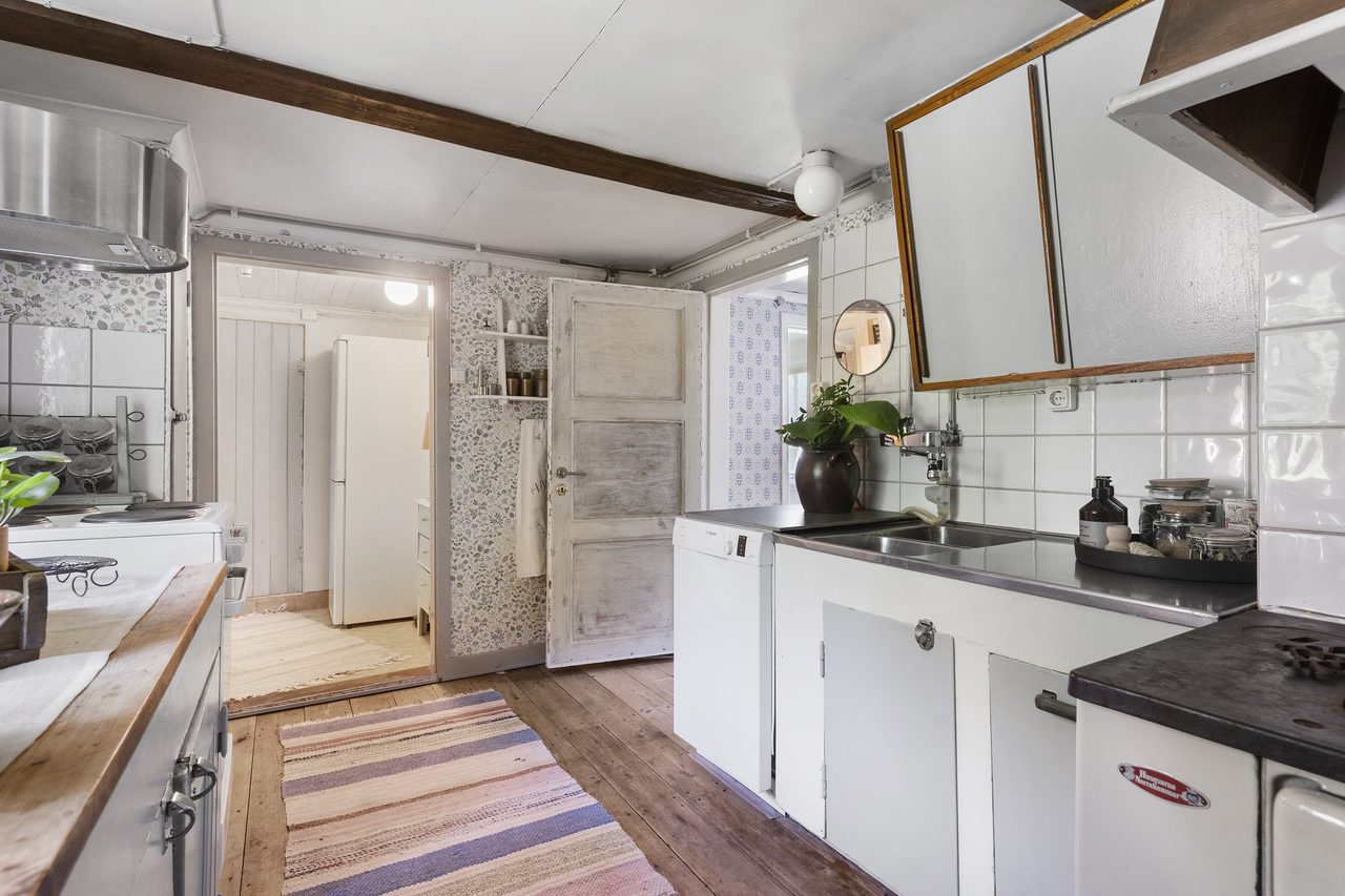 Från den inre hallen nås ovanvåningen.