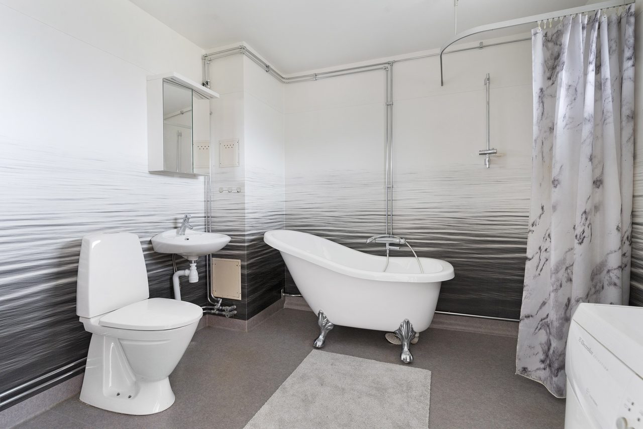 Stilrent renoverat badrum.