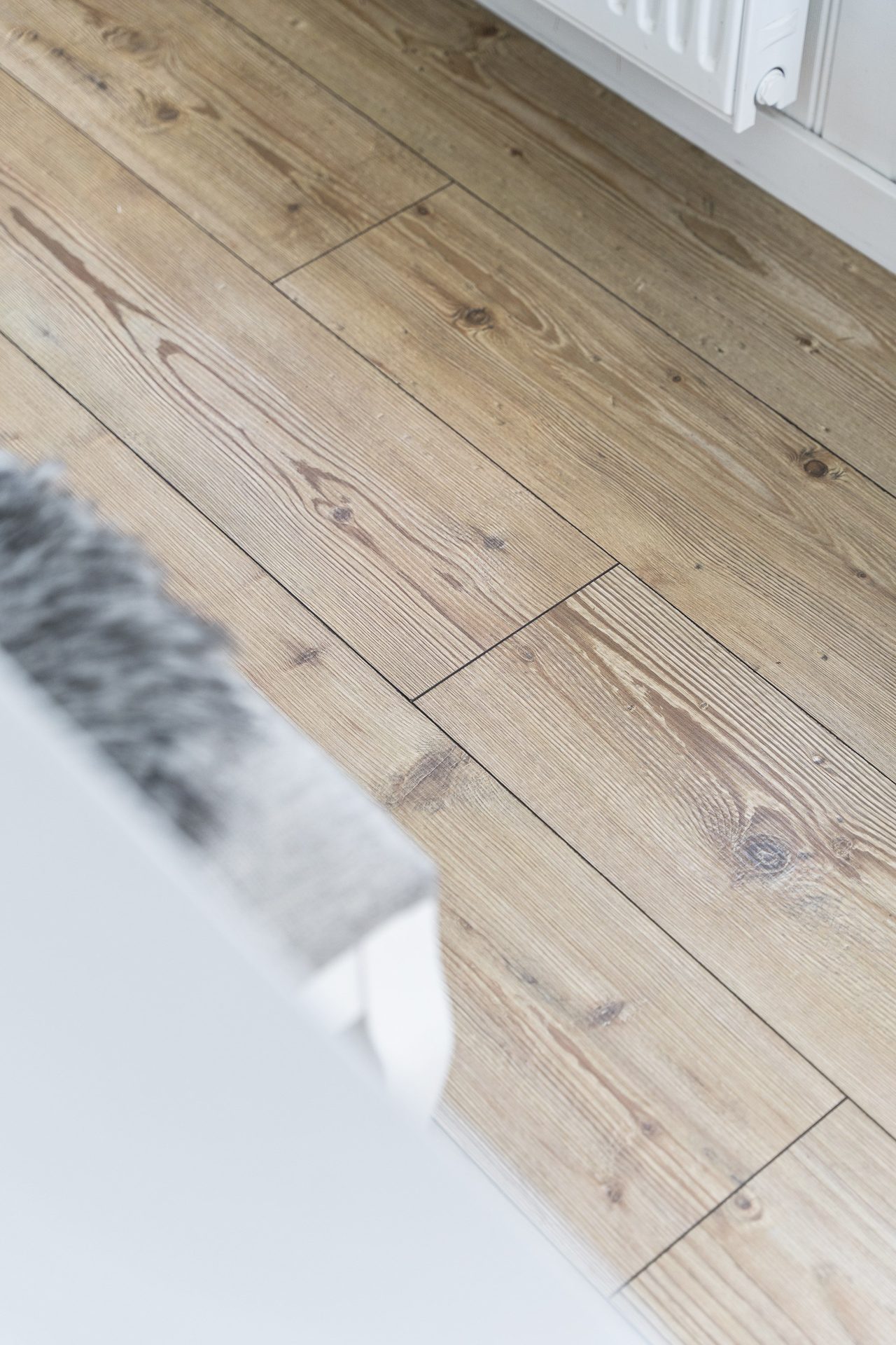 Samma golv på hela entréplanet.