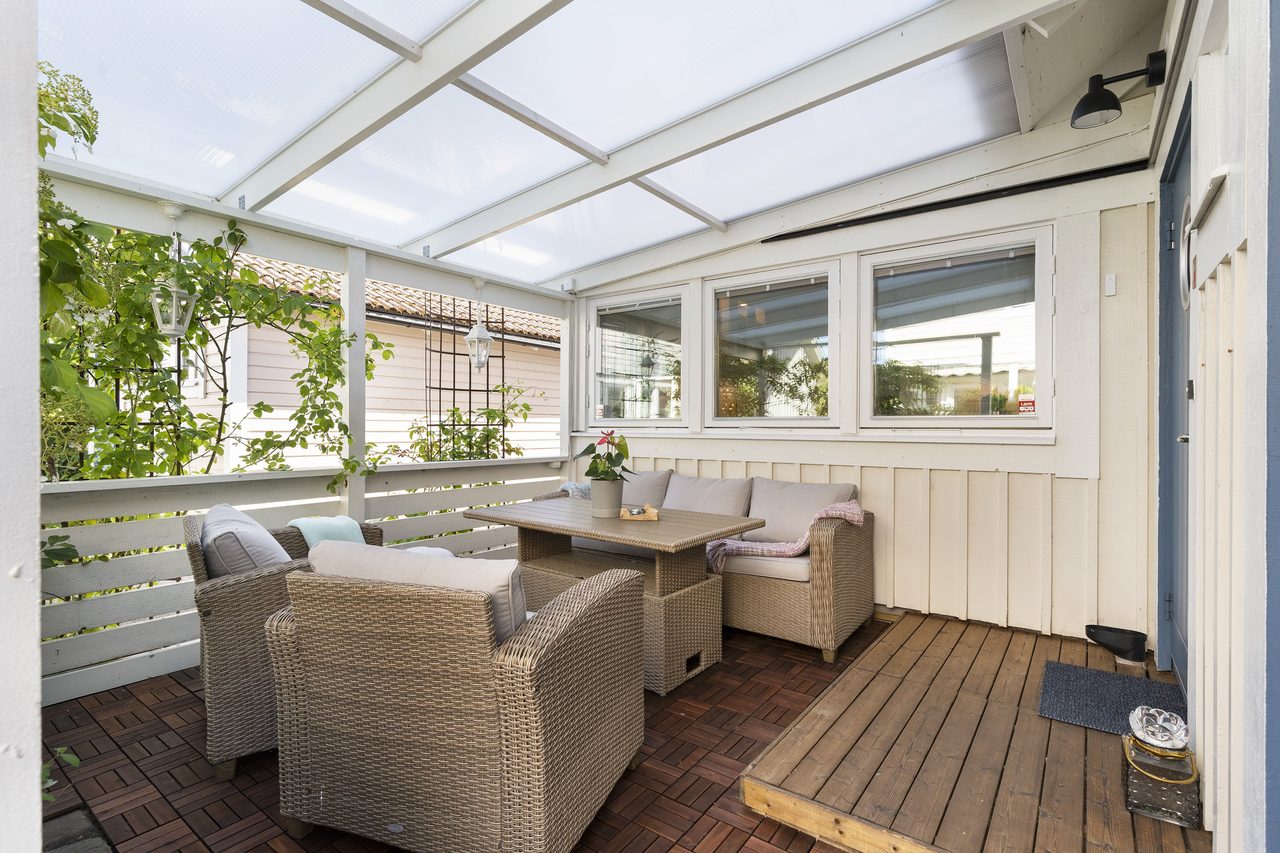 Välkomnade entré under tak