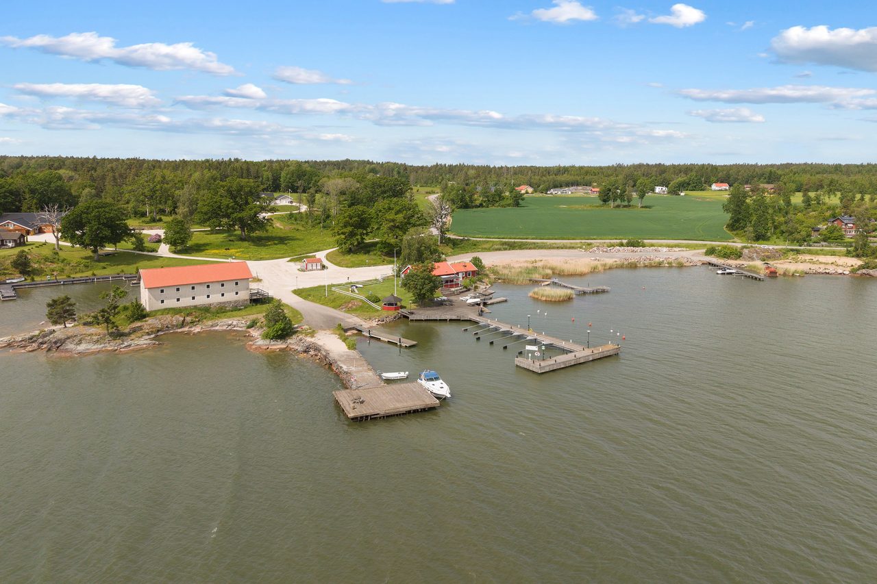 Närhet till båtplatser och SIkhalls Magasin.