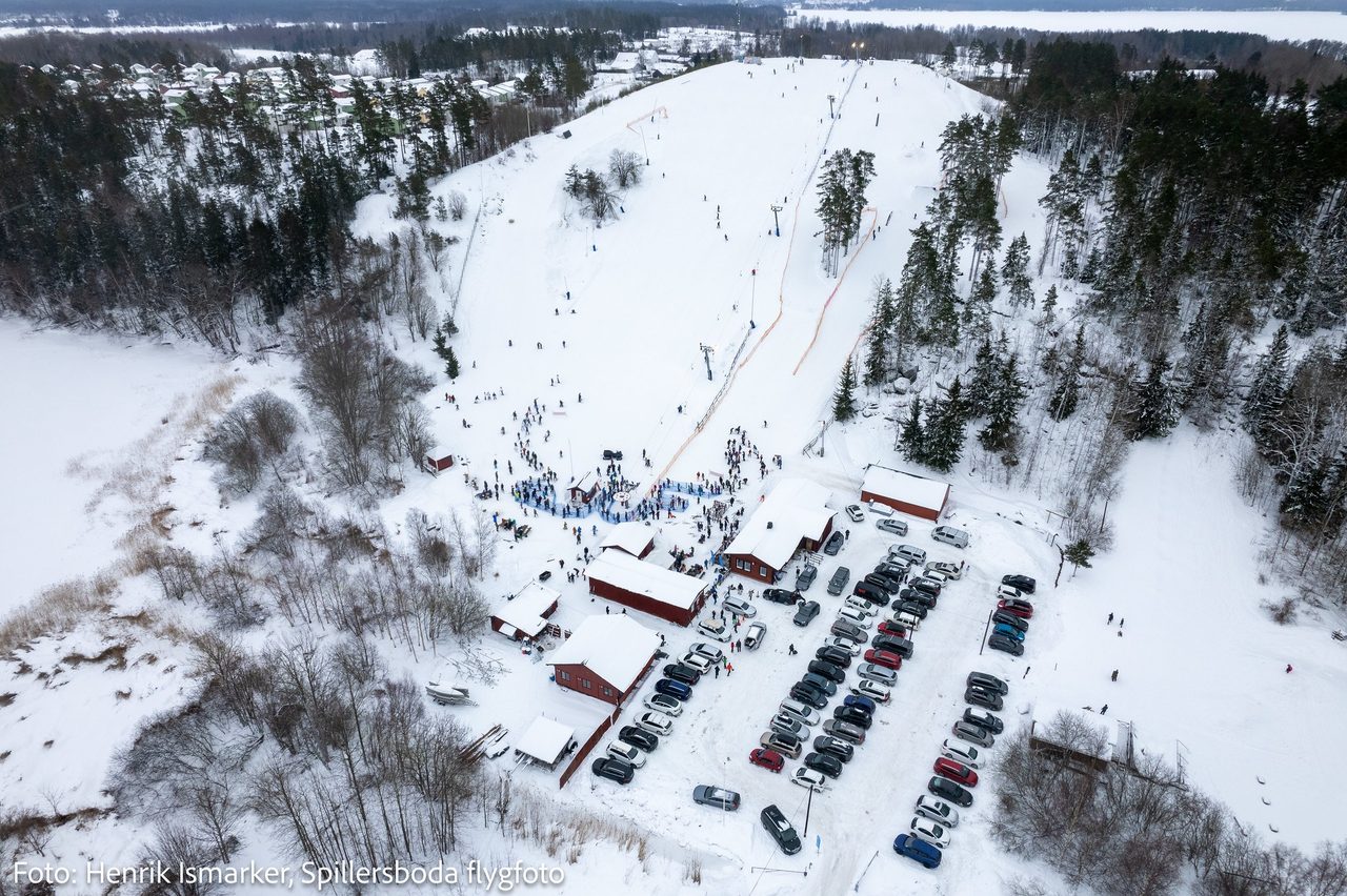 Skidbacken i Norrtälje med länets bästa funpark. Downhill sommartid.