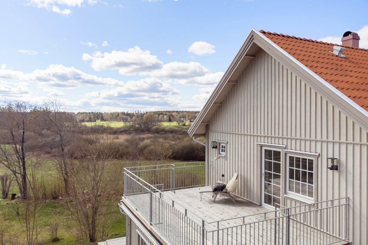 Balkong på övre plan