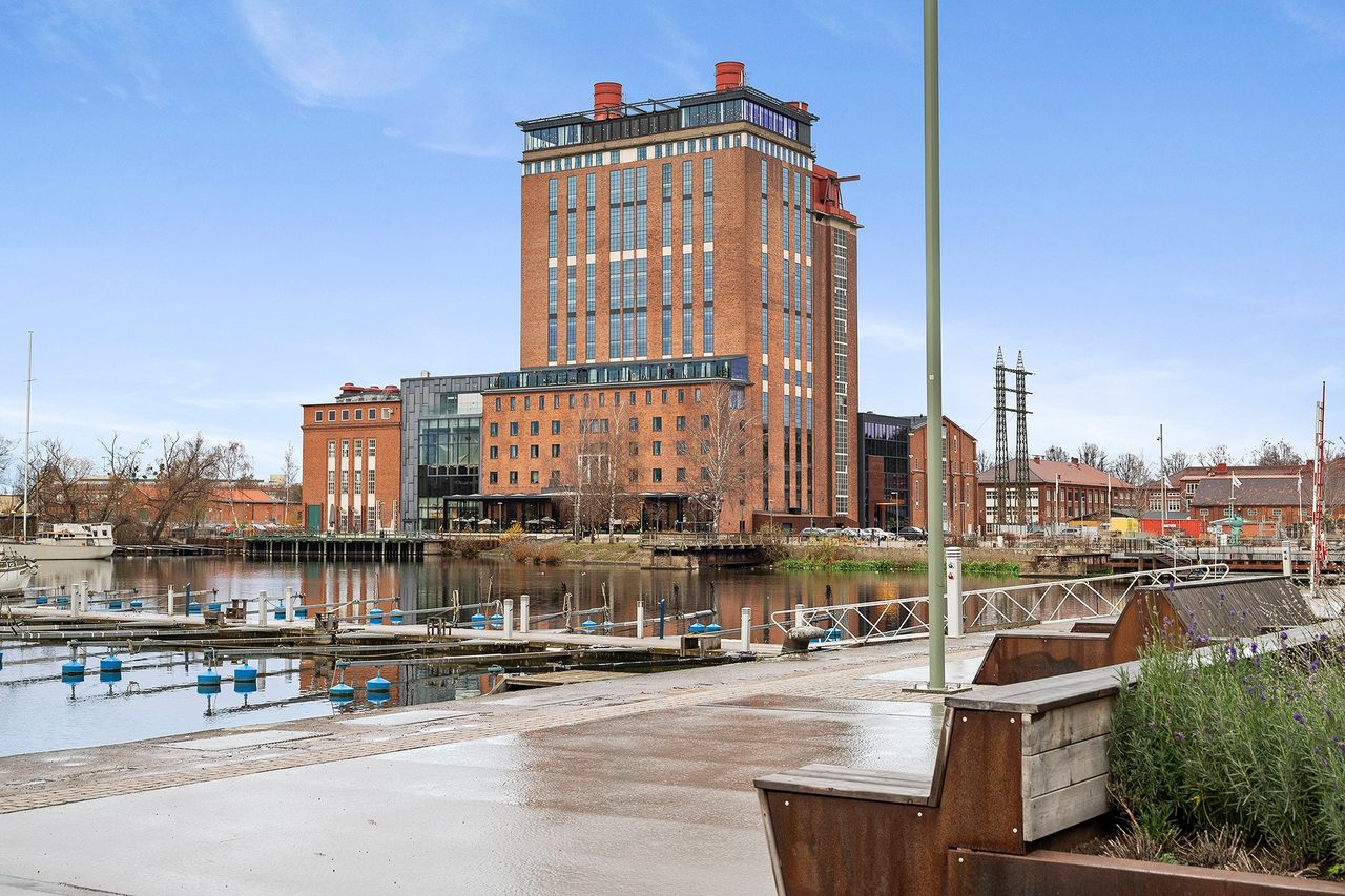 Närhet till Mälaren och Steam Hotel ger en mysig puls