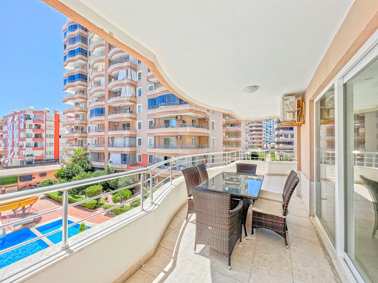 STOR 3-RUMSLÄGENHET I MAHMUTLAR