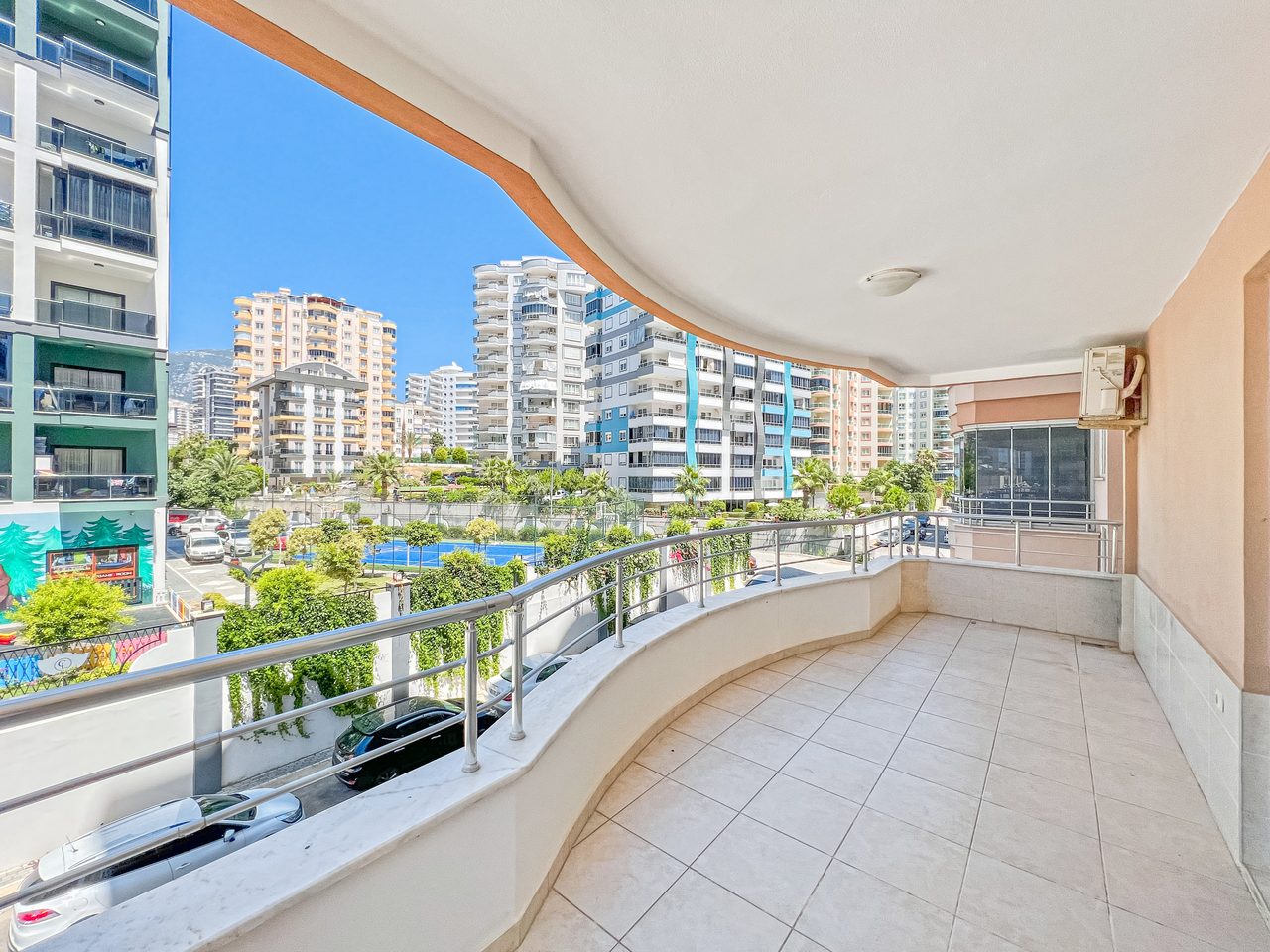 STOR 3-RUMSLÄGENHET I MAHMUTLAR