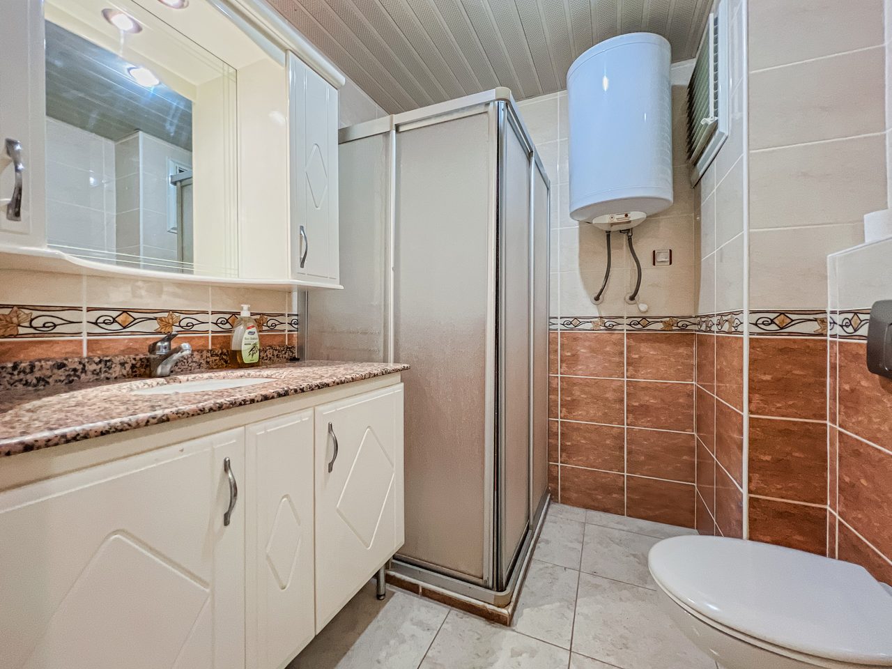 3 ROK I MAHMUTLAR NÄRA STRANDEN