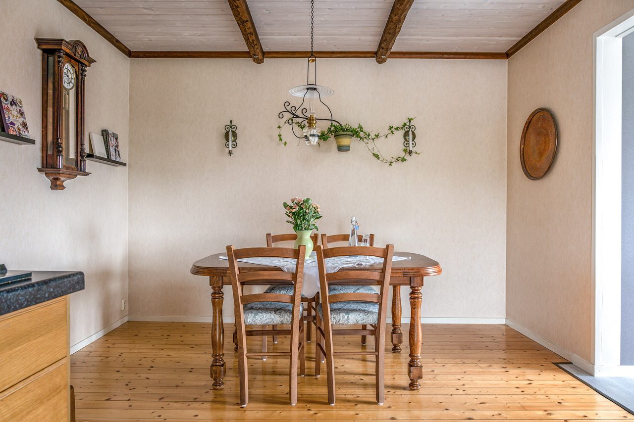 Trevlig matplats intill köket