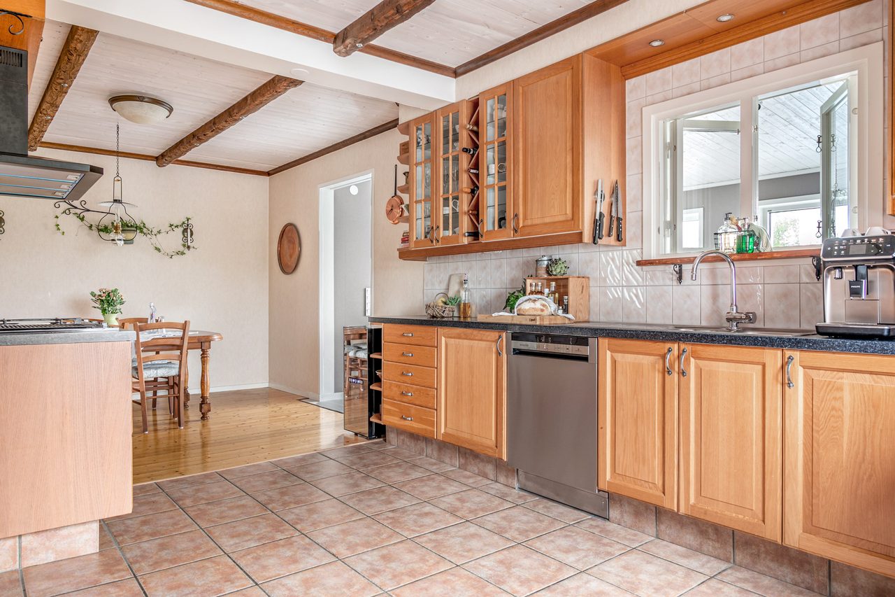 Väl tilltaget med skåpförvaring och arbetsytor, access till stort matrum