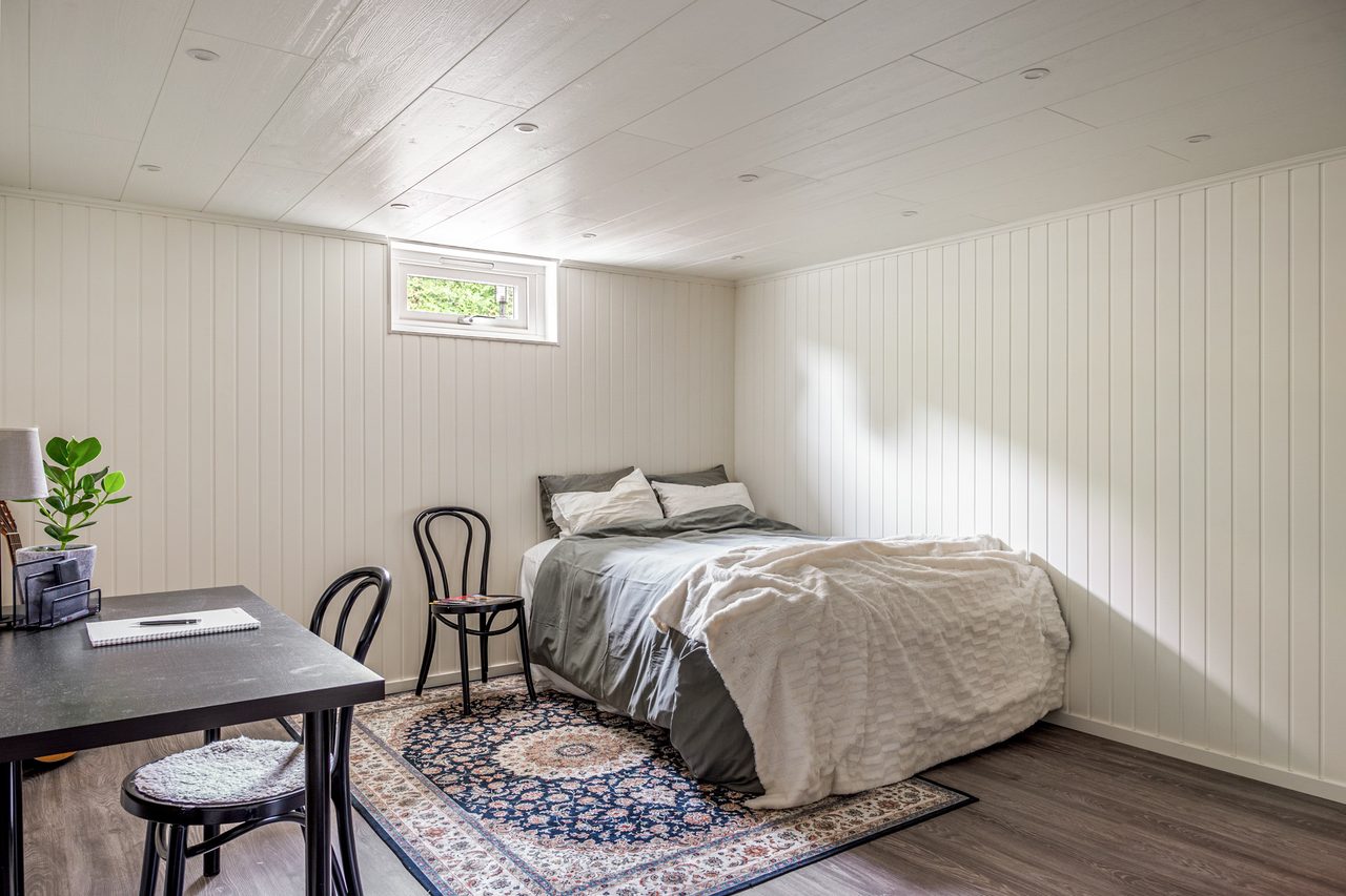 Sovrum i källarplan