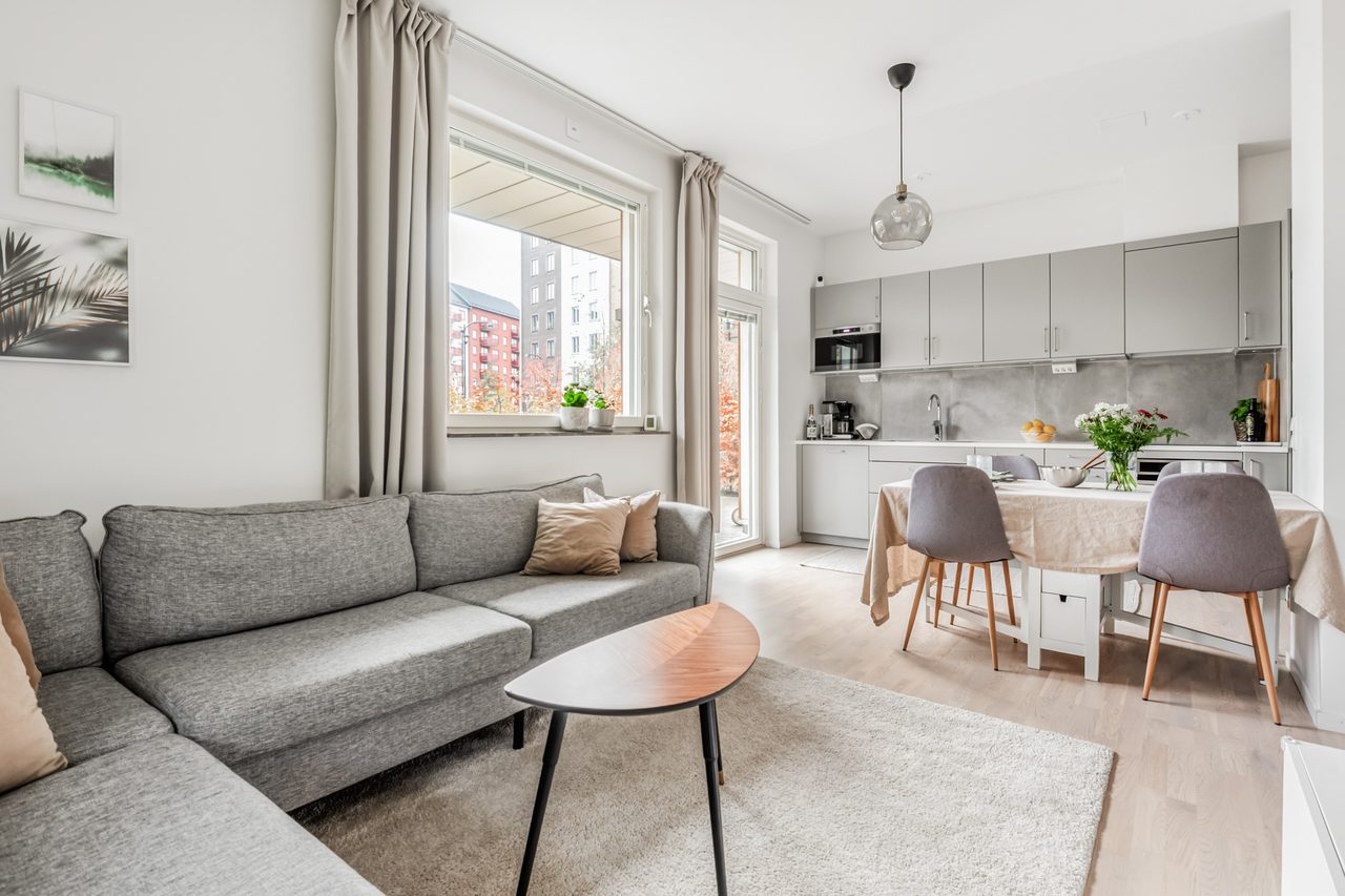 Luftig och öppen planlösning med ca 3 m i takhöjd