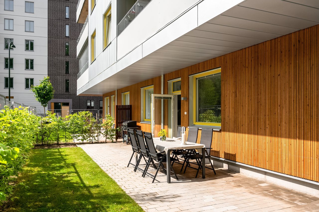 Njut av solen hela dagen på din egna uteplats, bjud över familj och vänner på grillmiddagar