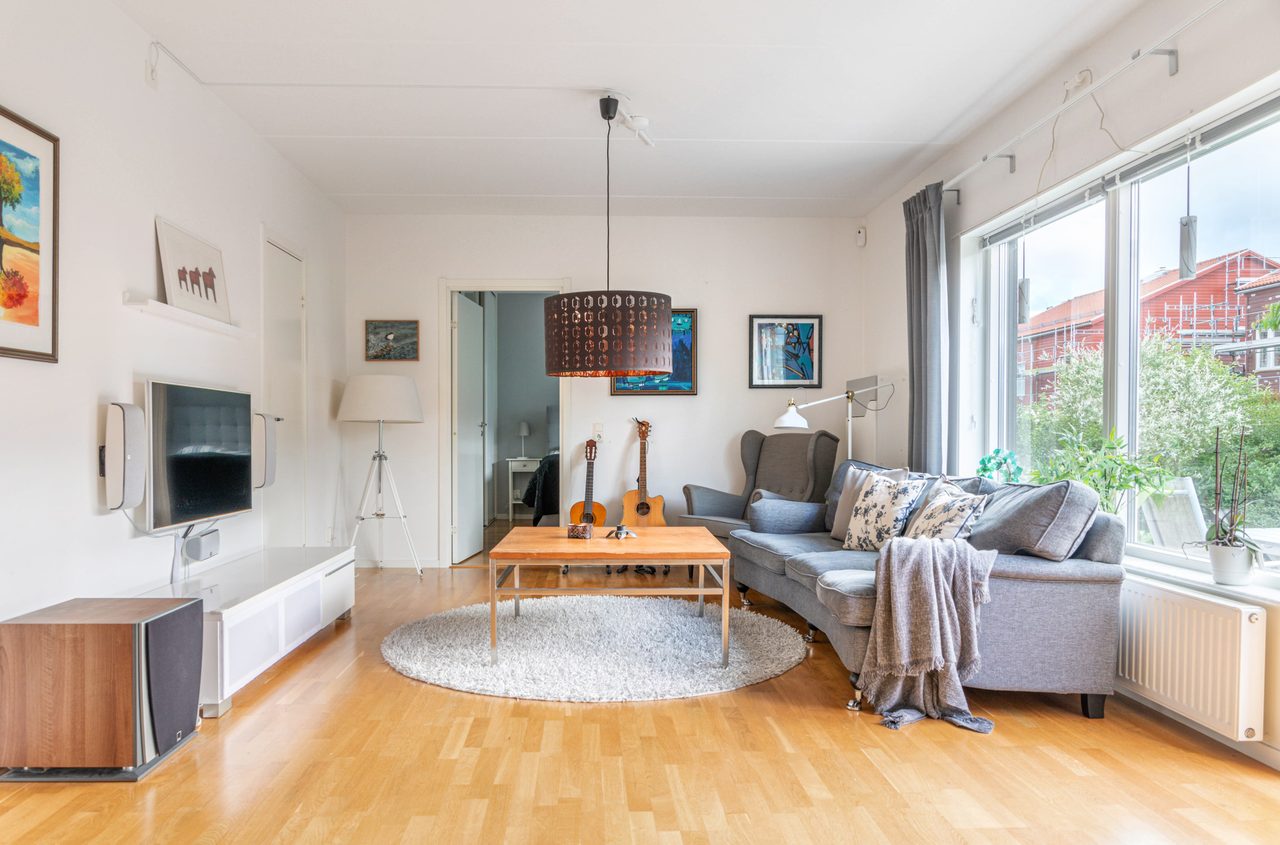 Vardagsrumsdel med fint ljusinsläpp