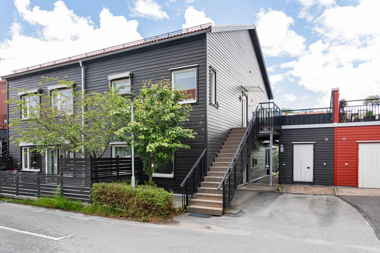 Radhuskänsla med egen parkering precis utanför den egna entrén