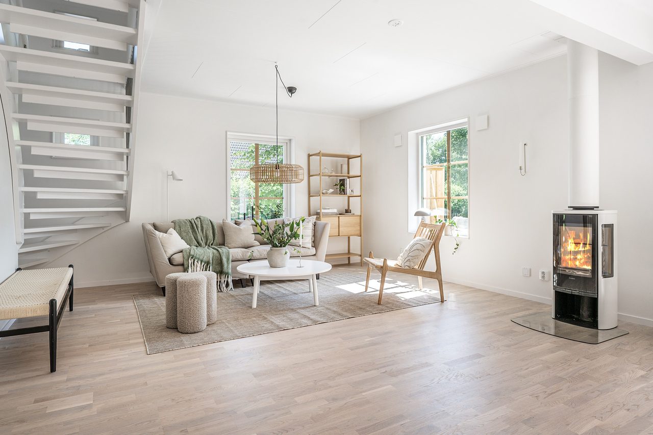 Braskaminen ger skön värme och en hög mysfaktor