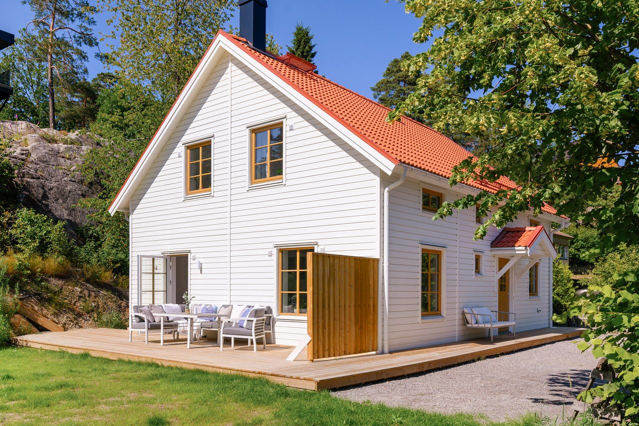 Uteplats i bästa solläge med sol hela dagen