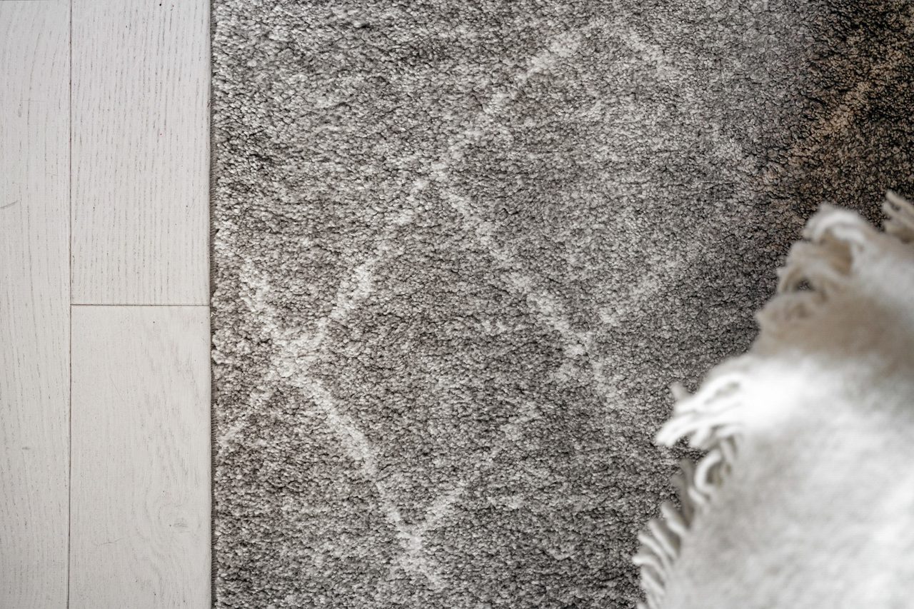 Genomgående ljust laserade trägolv