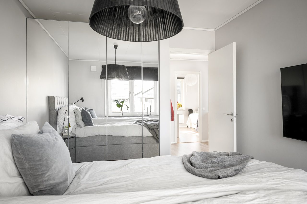 Bra med förvaring i master bedroom