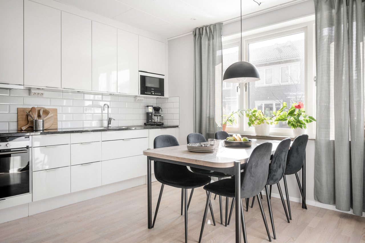 Rymlig matplats för 6-8 personer