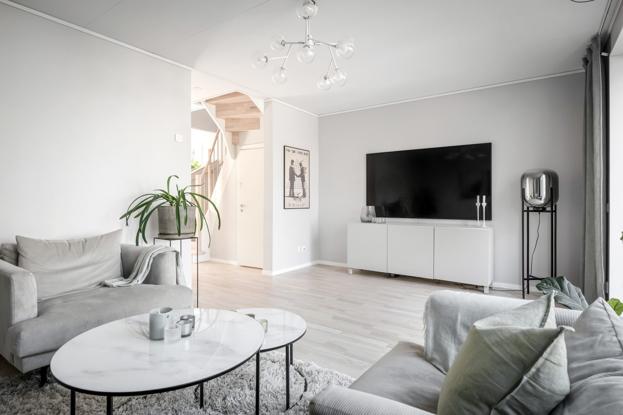 Lättmöblerade ytor med plats för generöst möblemang