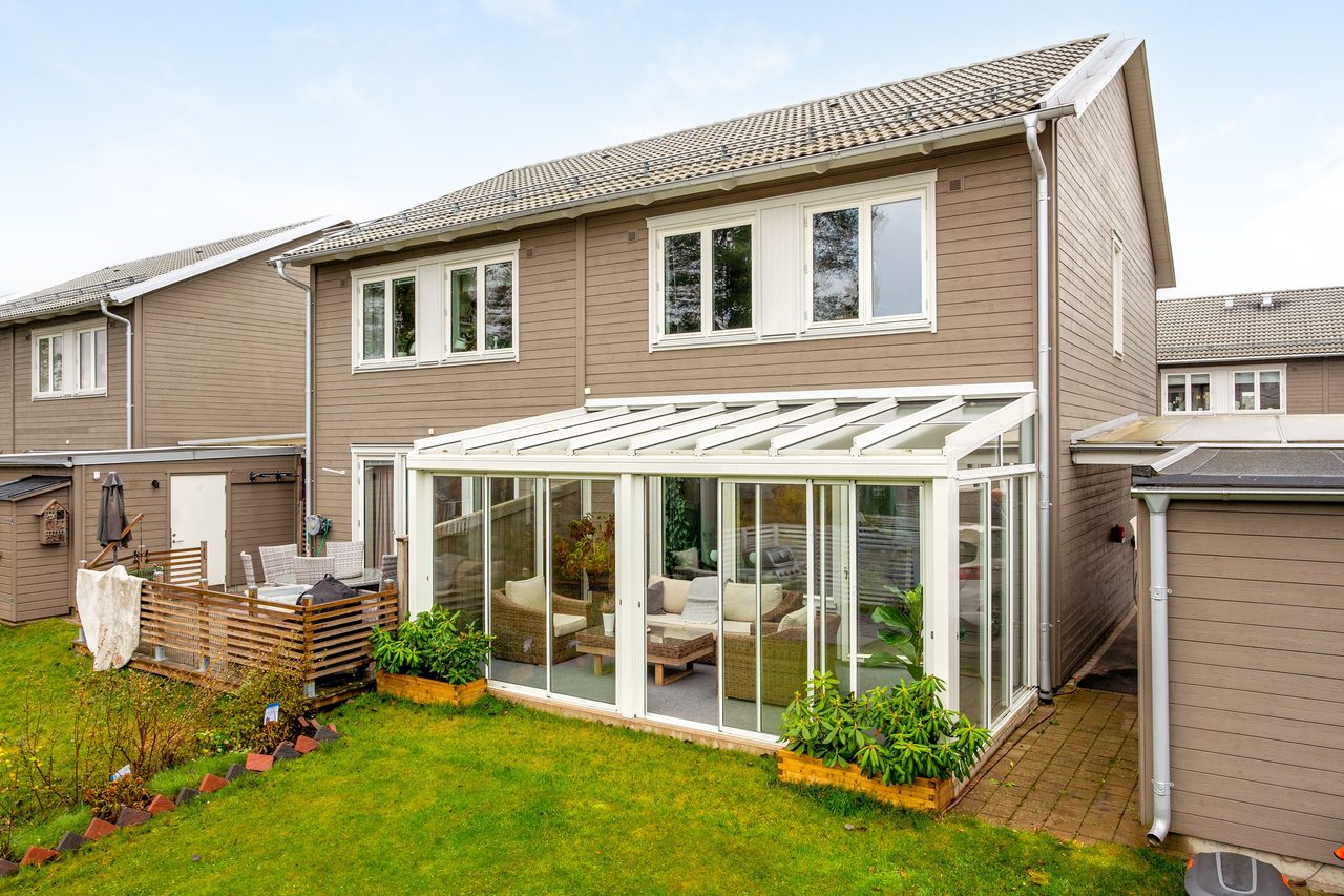 Stort och härligt uterum som förlänger utevistelsen