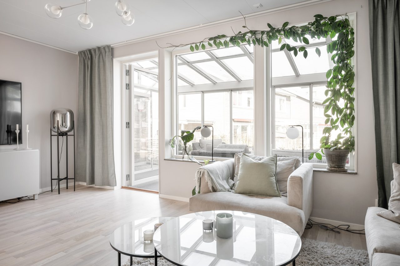 Genomgående ljust laserade trägolv