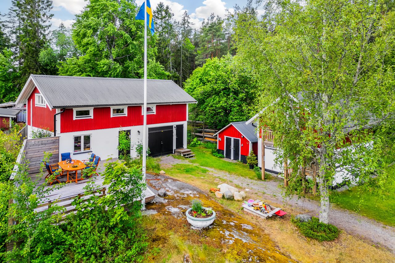 Byggnad 3 med garage, verkstad och lägenhet