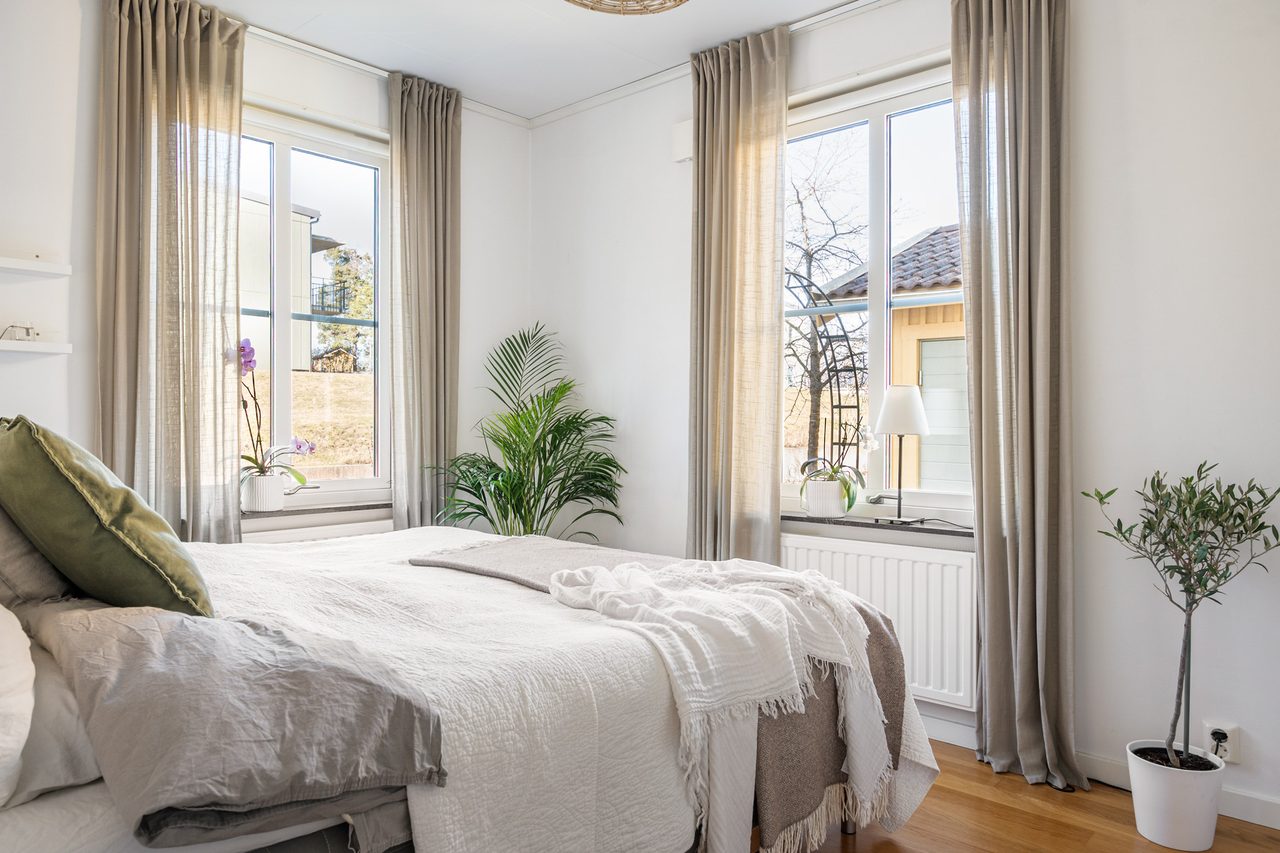 Sovrum 1 utgör master bedroom