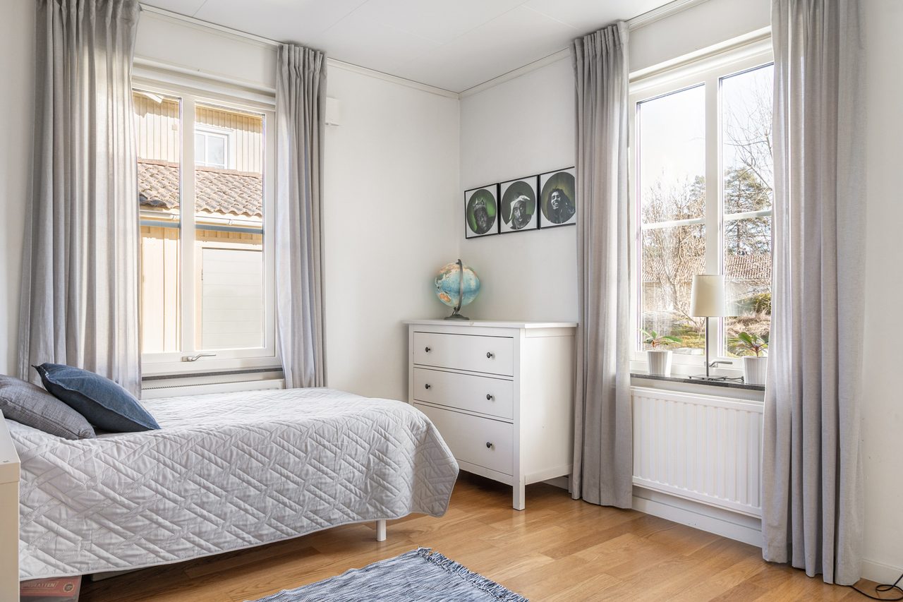 Sovrum 2 bjuder på generösa ytor