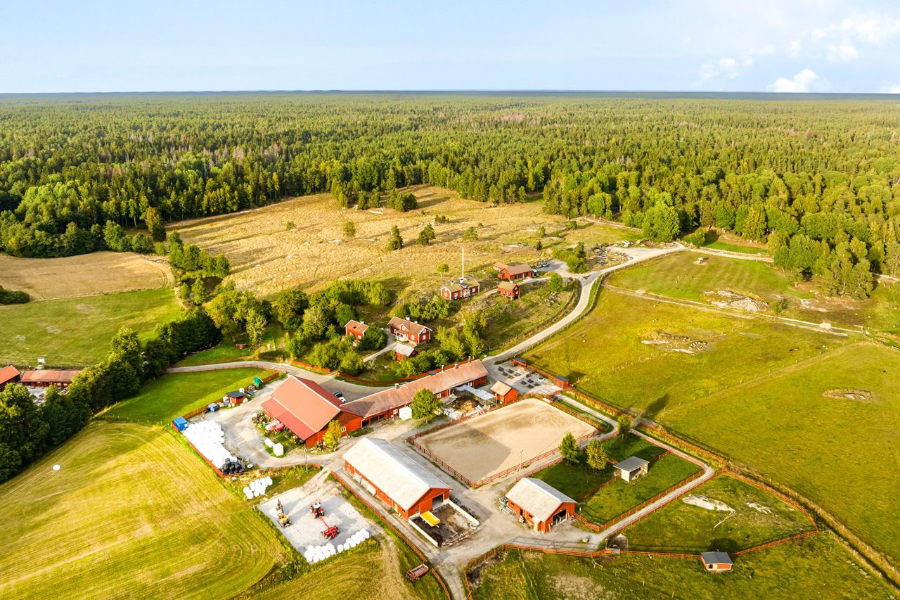 Tyresta by med 4-h gård, café och lanthandel