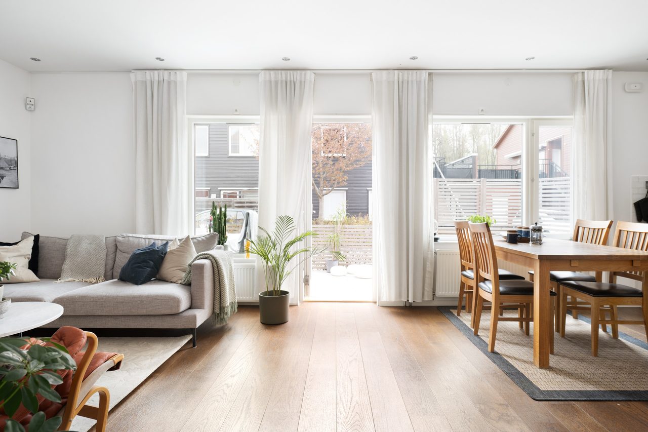 Luftig känsla med 2,6 m i takhöjd och bra ljusinsläpp