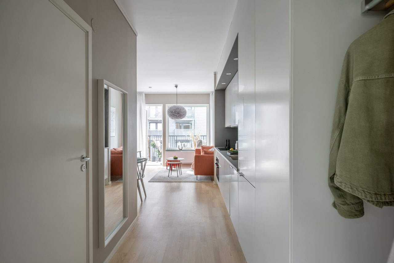 Genomgående ljust laserade trägolv