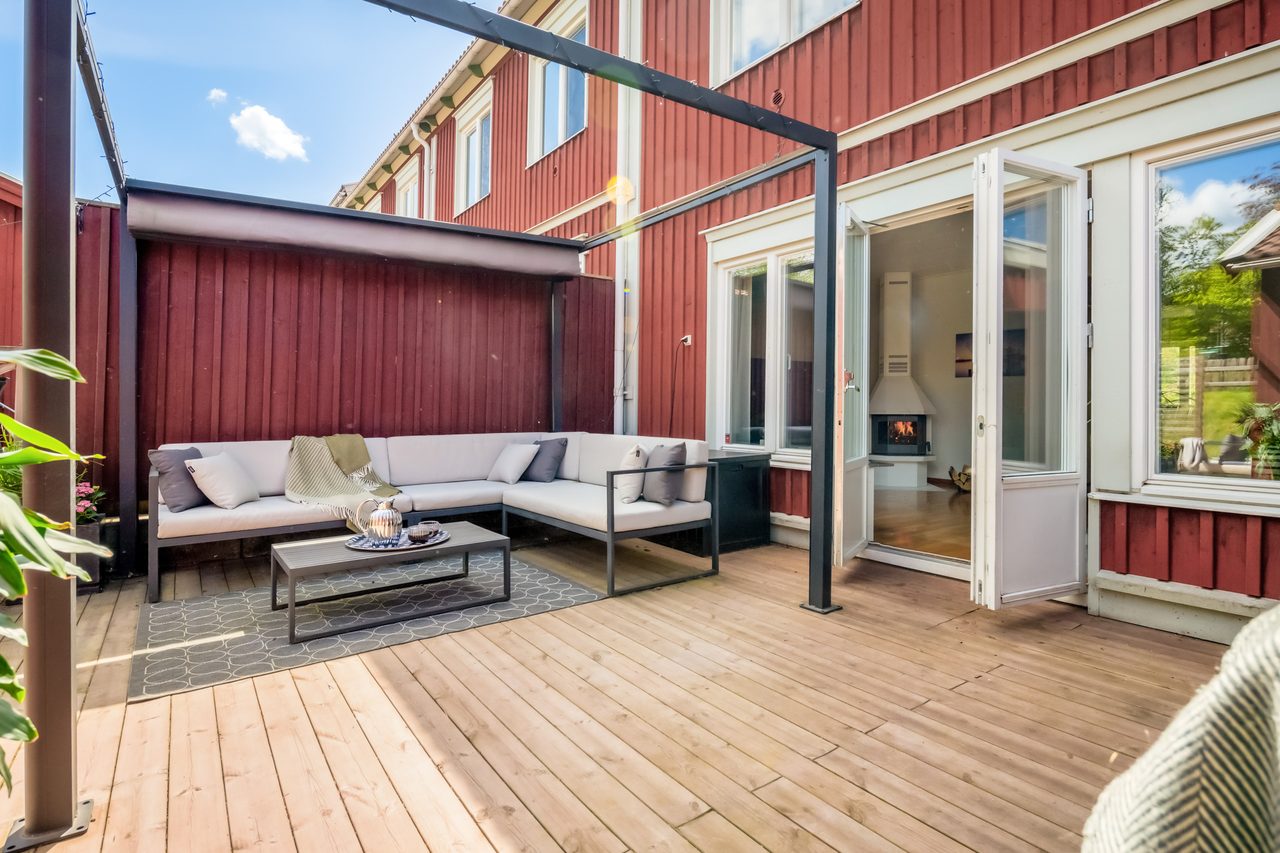 Njut av solen i helt insynsskyddat läge