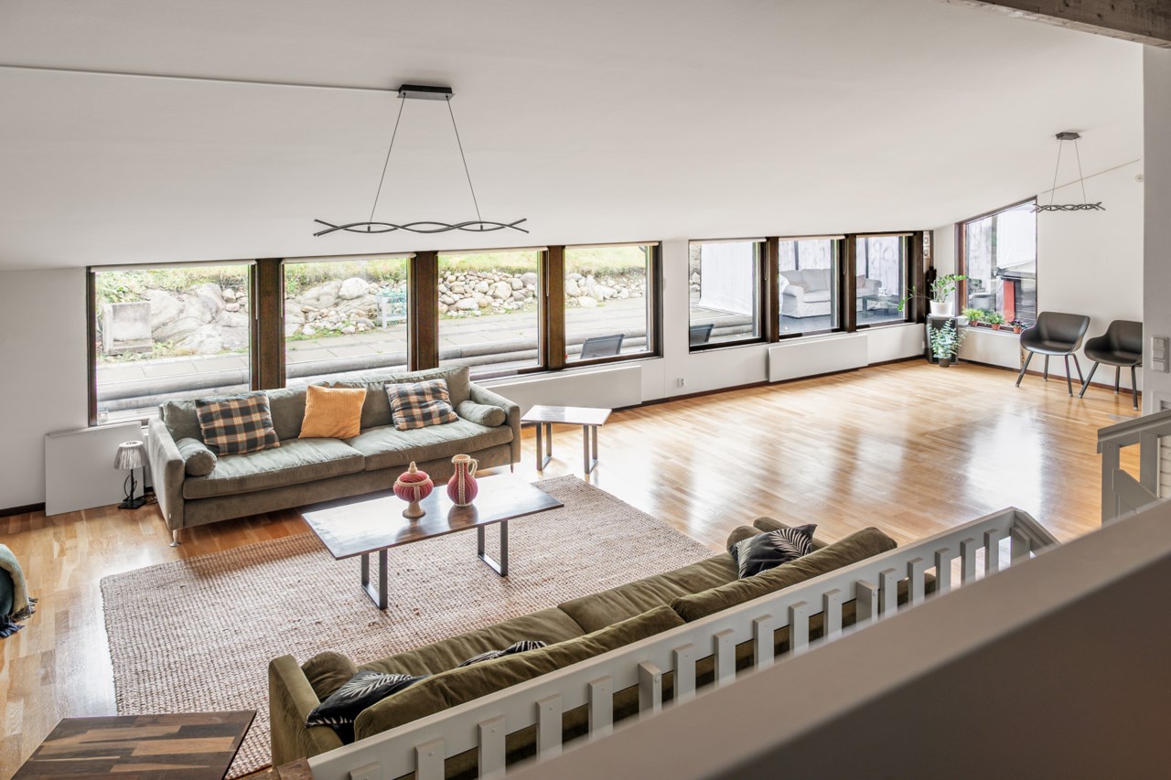 Blick från övre plan ner mot allrummet