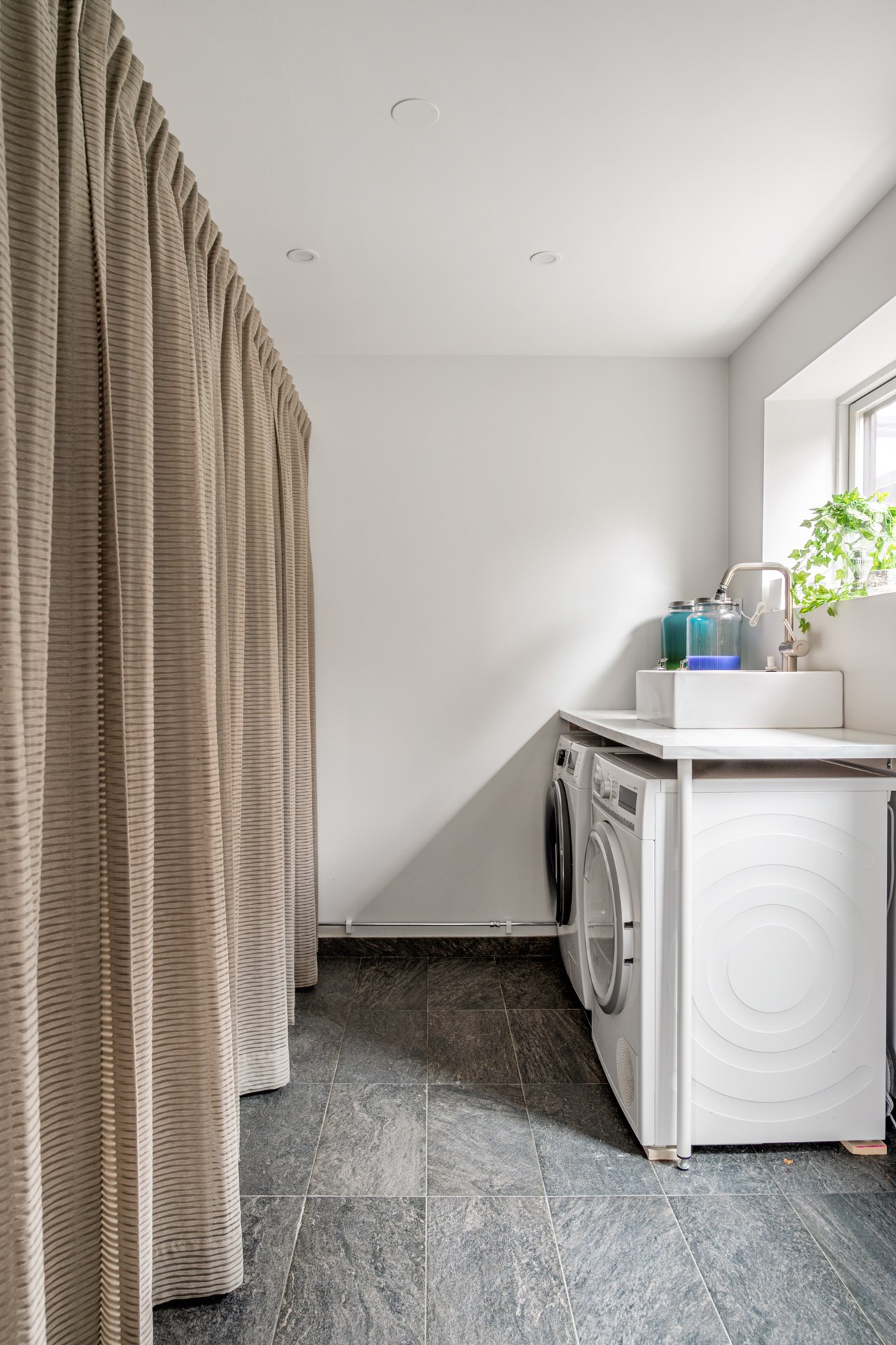 Tvättstuga med separat groventré