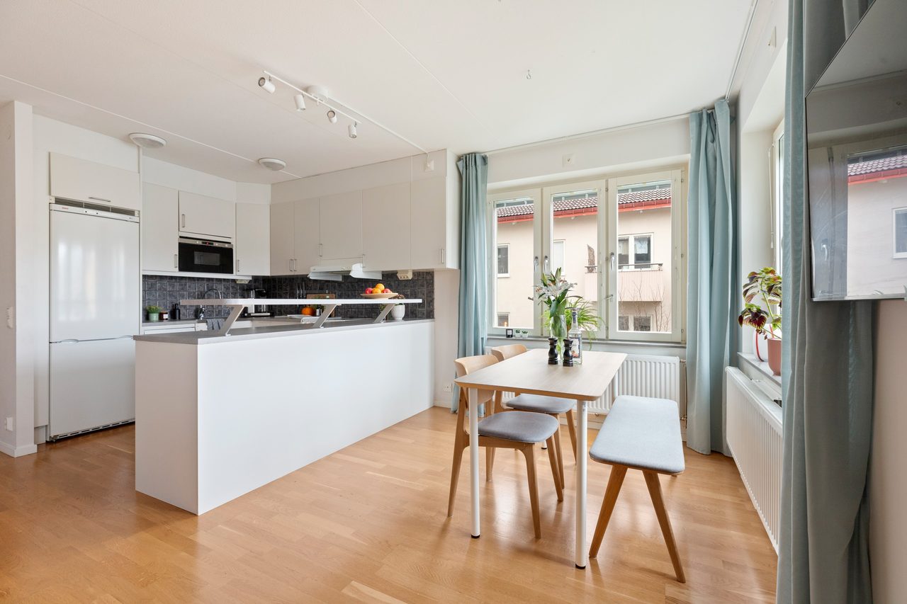 Mäster Simons väg 6A