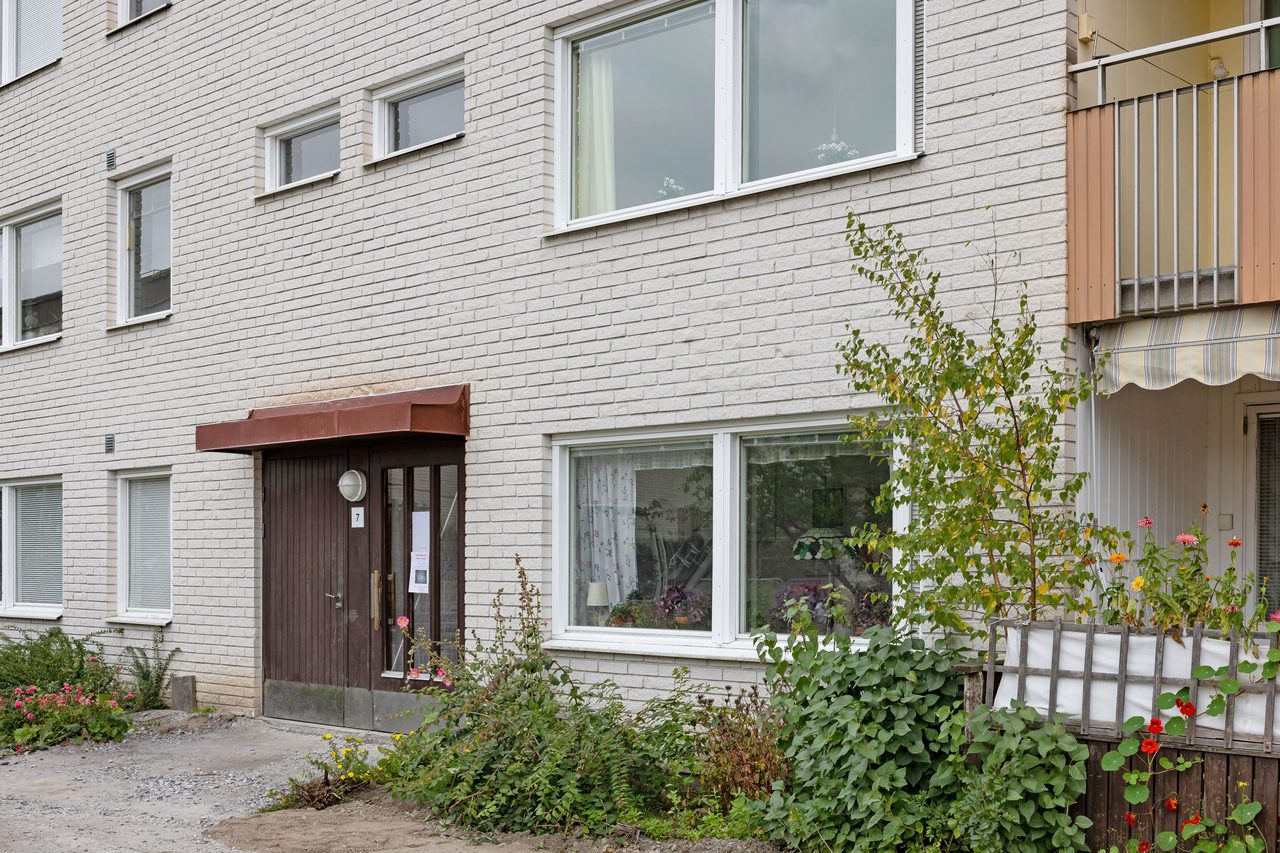 Rönnbärsvägen 7