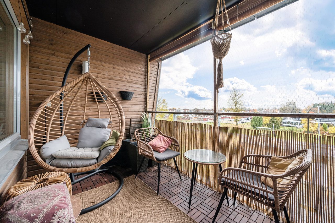 Härlig balkong med plats för möbler