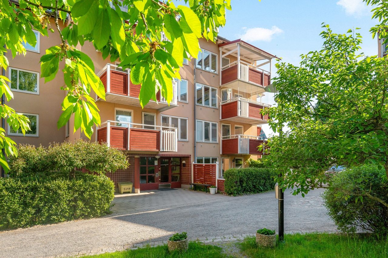 Majrovägen 33, 2 tr