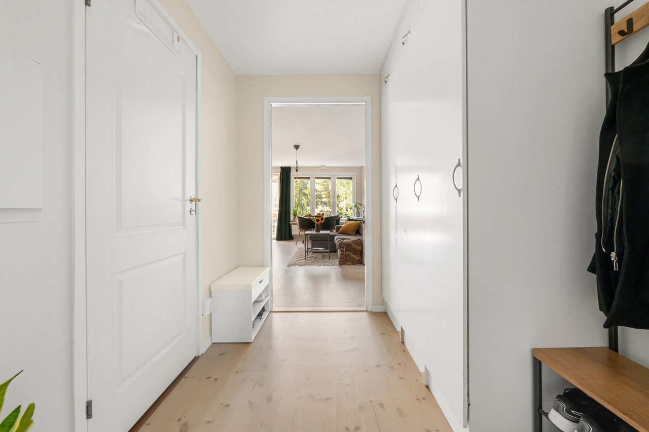 Majrovägen 33, 2 tr