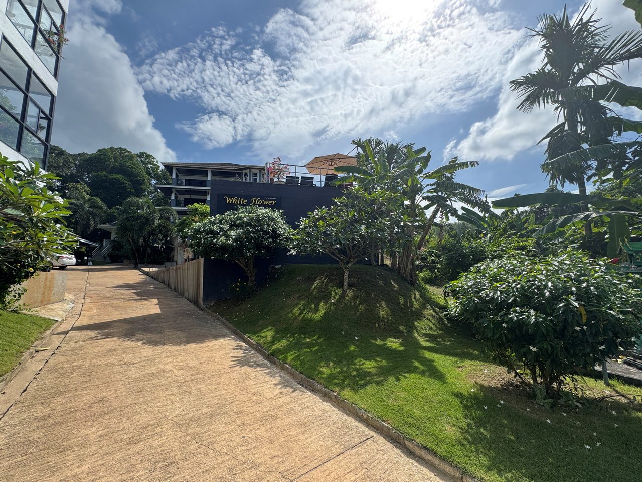 Lanta, Longbeach, White Flower apt. A2