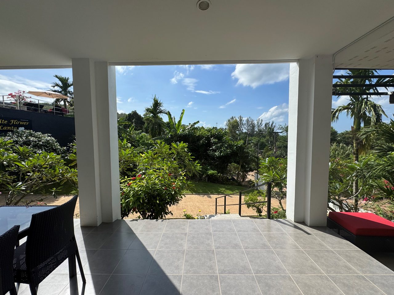 Lanta, Longbeach, White Flower apt. A2