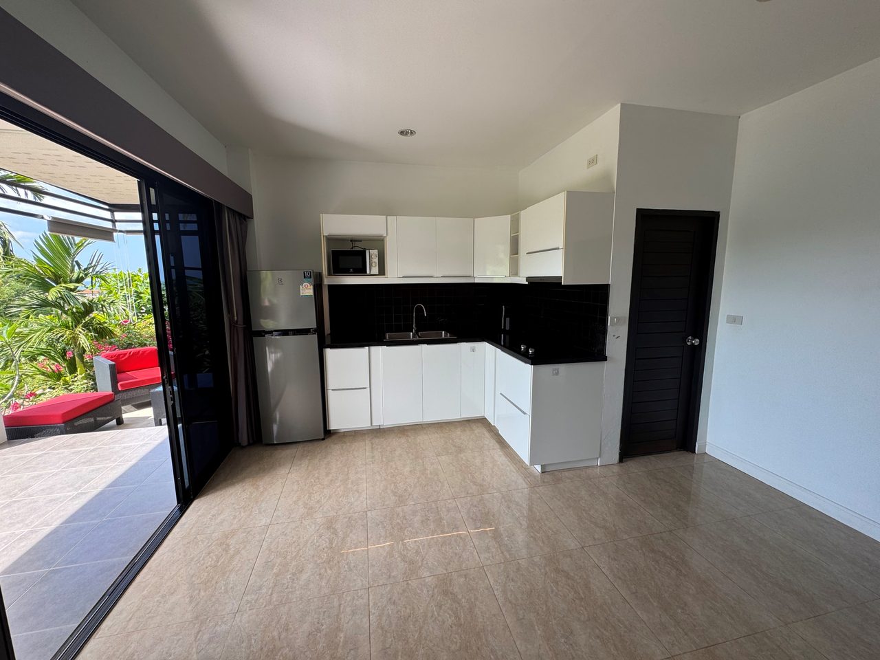 Lanta, Longbeach, White Flower apt. A2