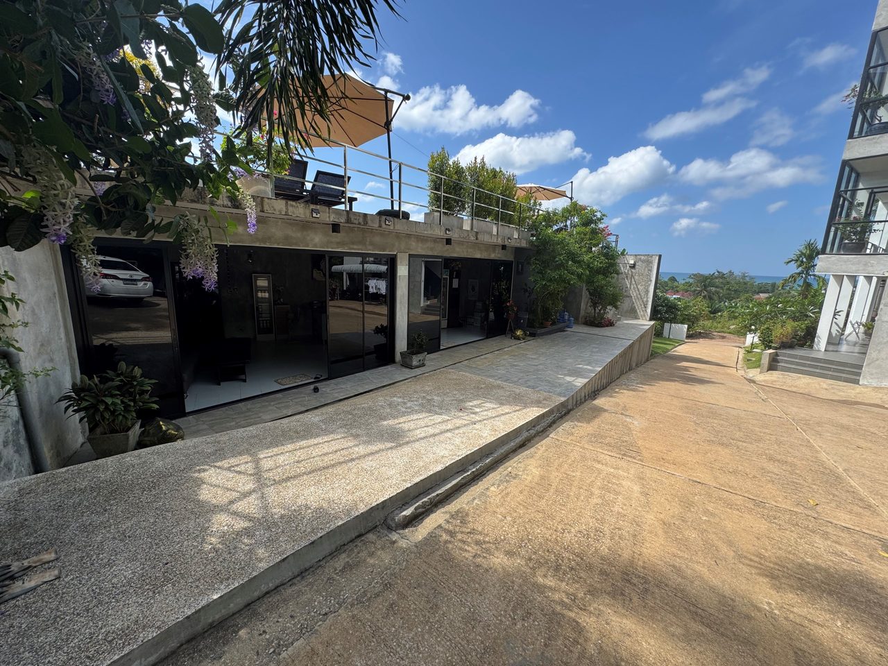 Lanta, Longbeach, White Flower apt. A2